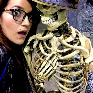 MEET YOUR POSHER, AmyVic!!!